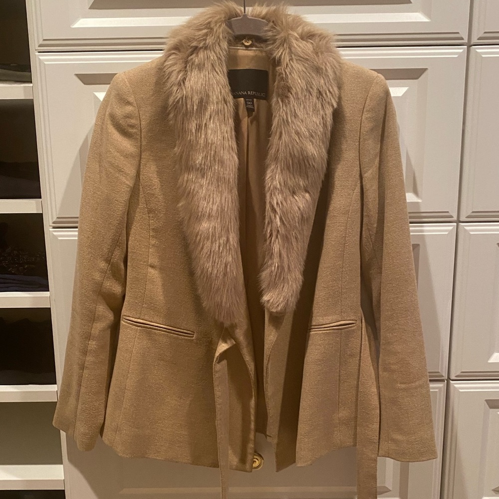 Camel blazer with removable fur collar